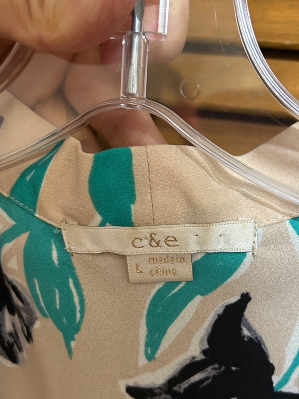 C&E Beige with Black & Teal Floral Sleeveless V-Neck with Tie Blouse Size L - Picture 6 of 7